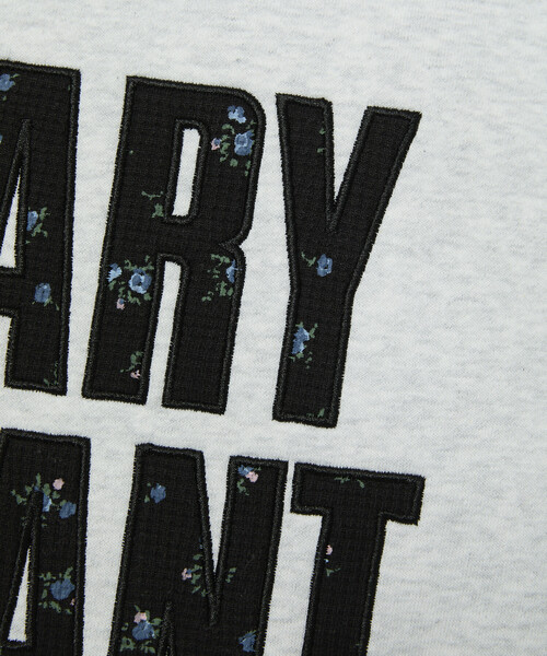 PUBLUX(パブリュクス)の「MARY QUANT × PUBLUX/マリークワント 花ワッフル ロゴスウェット 限定展開(スウェット・レディース・チャコールグレー/アッシュグレー/ブラウン/ネイビー・フリ-)」の7枚目の写真