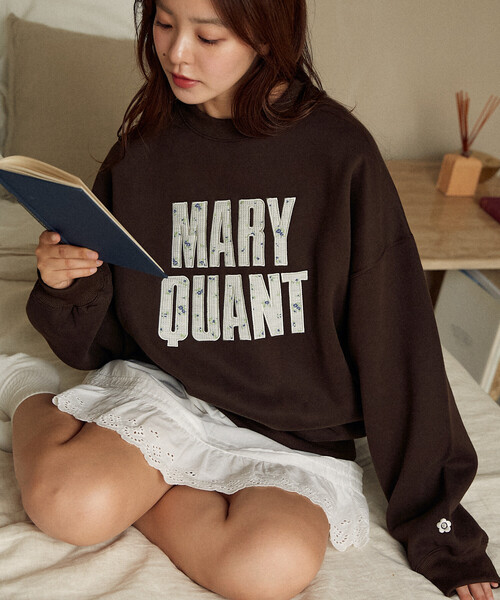 PUBLUX(パブリュクス)の「MARY QUANT × PUBLUX/マリークワント 花ワッフル ロゴスウェット 限定展開(スウェット・レディース・チャコールグレー/アッシュグレー/ブラウン/ネイビー・フリ-)」の10枚目の写真