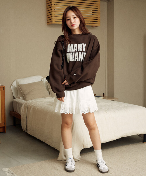 PUBLUX(パブリュクス)の「MARY QUANT × PUBLUX/マリークワント 花ワッフル ロゴスウェット 限定展開(スウェット・レディース・チャコールグレー/アッシュグレー/ブラウン/ネイビー・フリ-)」の11枚目の写真