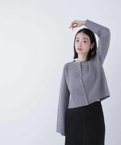 NATURAL BEAUTY BASIC（ナチュラルビューティーベーシック）の「◇ハートボタンニットジャケット（カーディガン/ボレロ・レディース・ネイビー/グレー/ピンク/ダークブラウン・FREE）」の9枚目の写真