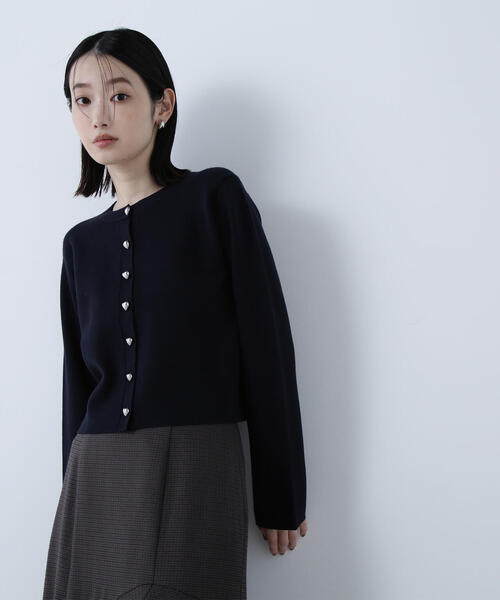 NATURAL BEAUTY BASIC（ナチュラルビューティーベーシック）の「◇ハートボタンニットジャケット（カーディガン/ボレロ・レディース・ネイビー/グレー/ピンク/ダークブラウン・FREE）」の4枚目の写真