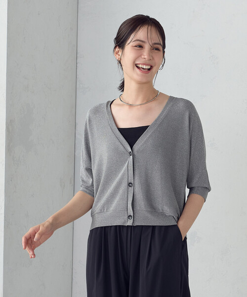 COMME CA ISM(コムサイズム)の「クロップド ラメ ドルマンシルエット カーディガン(カーディガン/ボレロ・レディース・ネイビー/グレー/ブラック・MEDIUM/LARGE)」の3枚目の写真