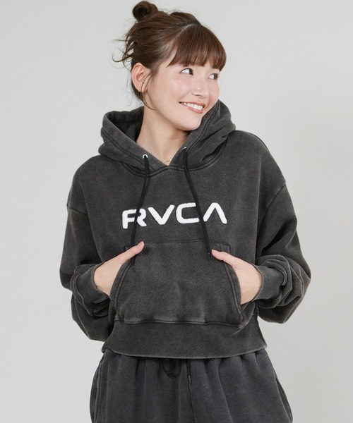 RVCA(ルーカ)の「RVCA/ルーカ BIG RVCA CROPPED HOODIE パーカー ショート丈 フーディー BF044-P03(パーカー・レディース・ブラック/グレー/ブラック系その他・M/S)」の2枚目の写真