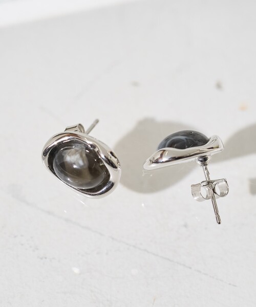 FREAK'S STORE（フリークスストア）の「限定展開　ニュアンス クリア ストーン ピアス（ピアス（両耳用）・レディース・シルバー/ゴールド・ONE SIZE）」の6枚目の写真