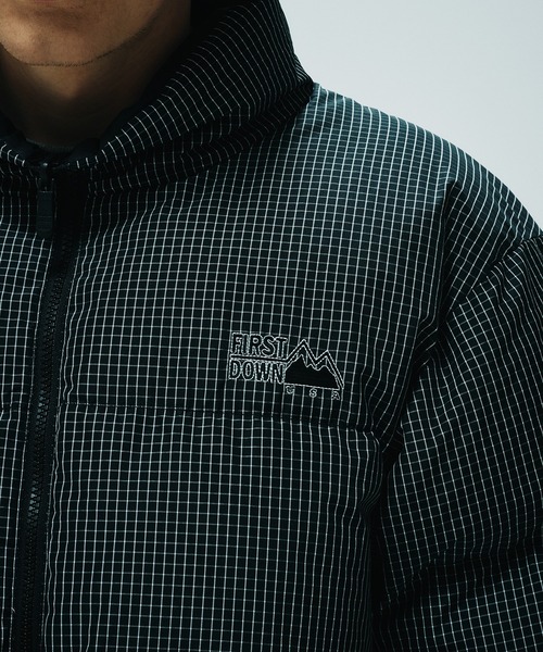 FIRST DOWN（ファーストダウン）の「FIRST DOWN/ファーストダウン GRARH CHECK BUBBLE DOWN JACKET/グラフチェックバブルダウンジャケット/2WAYリバーシブル/レディース メンズ（ダウンジャケット/コート・メンズ・ブラック/ホワイト・M/L/XL）」の6枚目の写真