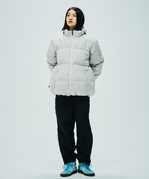 FIRST DOWN（ファーストダウン）の「FIRST DOWN/ファーストダウン GRARH CHECK BUBBLE DOWN JACKET/グラフチェックバブルダウンジャケット/2WAYリバーシブル/レディース メンズ（ダウンジャケット/コート・メンズ・ブラック/ホワイト・M/L/XL）」の4枚目の写真