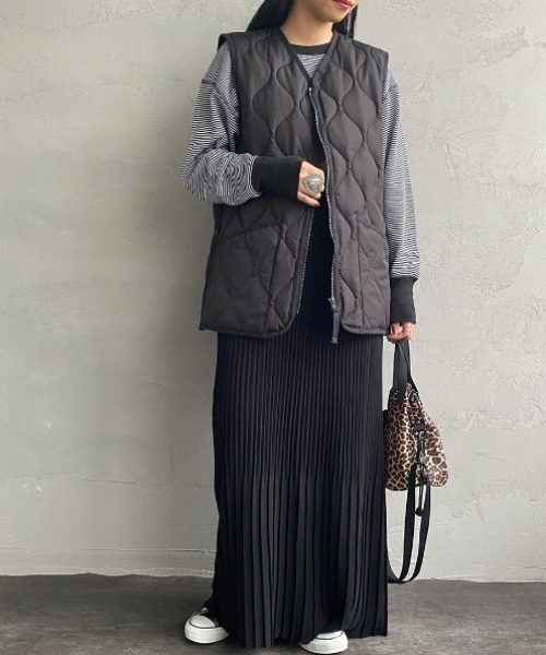 TAION（タイオン）の「【WEB限定】[TAION/タイオン] MILITARY Vネック キルティングダウンベスト（ダウンベスト・レディース・オリーブ/ブラック/モカ・M/XL/L）」の4枚目の写真