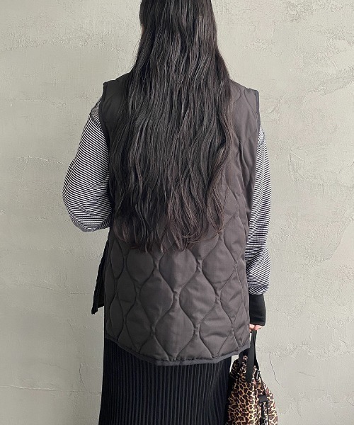 TAION（タイオン）の「【WEB限定】[TAION/タイオン] MILITARY Vネック キルティングダウンベスト（ダウンベスト・レディース・オリーブ/ブラック/モカ・M/XL/L）」の16枚目の写真