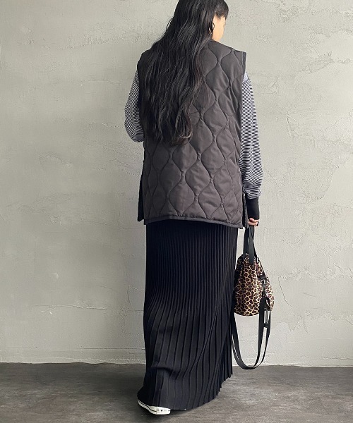 TAION（タイオン）の「【WEB限定】[TAION/タイオン] MILITARY Vネック キルティングダウンベスト（ダウンベスト・レディース・オリーブ/ブラック/モカ・M/XL/L）」の19枚目の写真