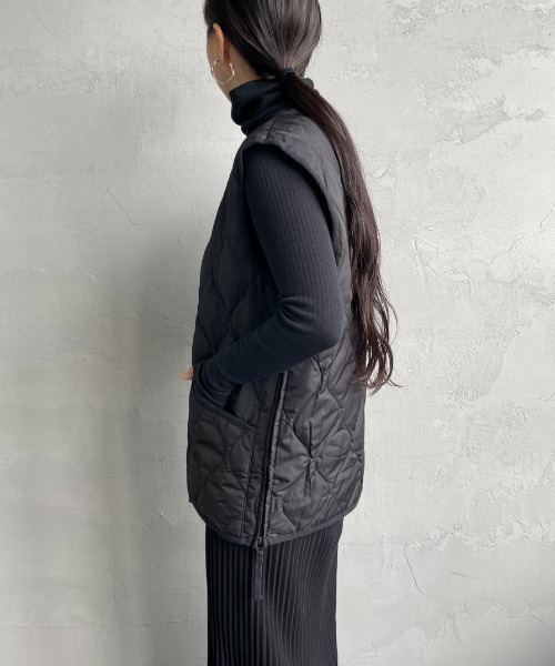 TAION（タイオン）の「【WEB限定】[TAION/タイオン] MILITARY Vネック キルティングダウンベスト（ダウンベスト・レディース・オリーブ/ブラック/モカ・M/XL/L）」の12枚目の写真