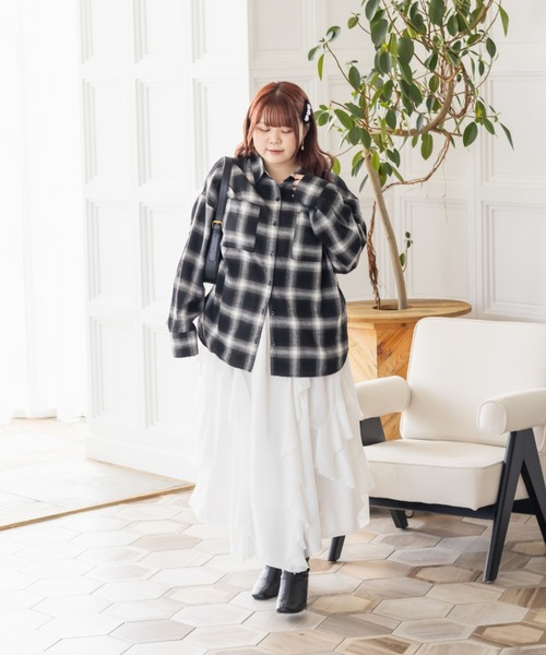 CLETTE(クレット)の「CLETTEオリジナルラッフルロングスカート(スカート・レディース・グレイッシュベージュ/ブラック/オフホワイト・LL/4L/3L)」の5枚目の写真