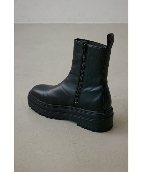 AZUL by moussy（アズールバイマウジー）の「【WEB限定再入荷】トラックソールサイドゴアブーツ（ブーツ・レディース・ブラック・LARGE/SMALL/MEDIUM/LL）」の5枚目の写真