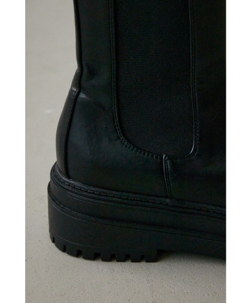 AZUL by moussy（アズールバイマウジー）の「【WEB限定再入荷】トラックソールサイドゴアブーツ（ブーツ・レディース・ブラック・LARGE/SMALL/MEDIUM/LL）」の6枚目の写真