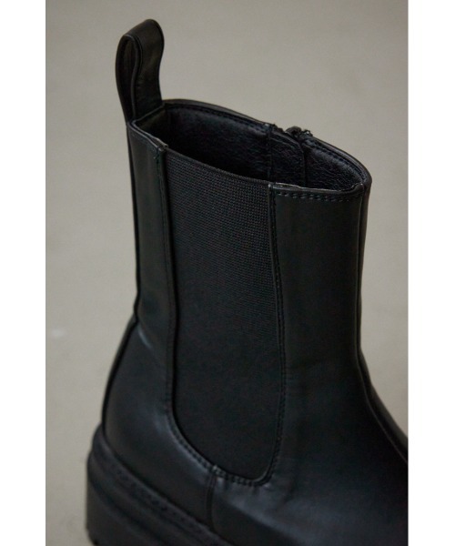 AZUL by moussy（アズールバイマウジー）の「【WEB限定再入荷】トラックソールサイドゴアブーツ（ブーツ・レディース・ブラック・LARGE/SMALL/MEDIUM/LL）」の8枚目の写真