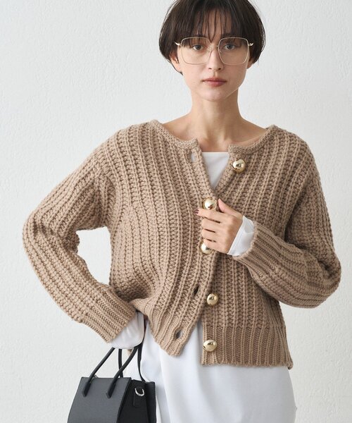 LOUNGEDRESS（ラウンジドレス）の「ゴールドボタンニットカーデ（ニット/セーター・レディース・ベージュ/ネイビー・FREE）」の18枚目の写真