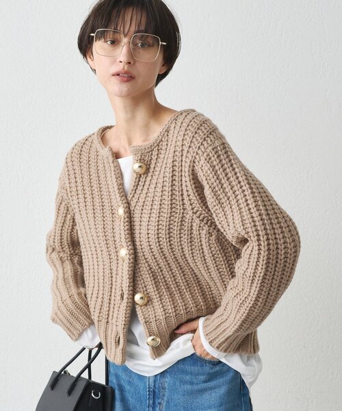 LOUNGEDRESS（ラウンジドレス）の「ゴールドボタンニットカーデ（ニット/セーター・レディース・ベージュ/ネイビー・FREE）」の16枚目の写真