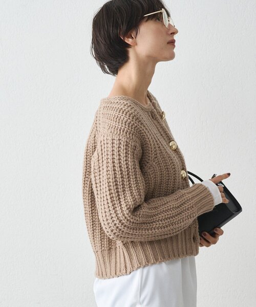 LOUNGEDRESS（ラウンジドレス）の「ゴールドボタンニットカーデ（ニット/セーター・レディース・ベージュ/ネイビー・FREE）」の6枚目の写真