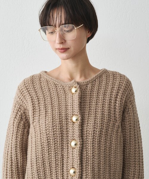 LOUNGEDRESS（ラウンジドレス）の「ゴールドボタンニットカーデ（ニット/セーター・レディース・ベージュ/ネイビー・FREE）」の4枚目の写真