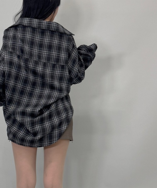FOLLOWIN(フォロウィン)の「ユニセックスY2Kスタイルビッグシルエットチェックシャツ(シャツ/ブラウス・レディース・ブラック/ブラウン・FREE)」の6枚目の写真