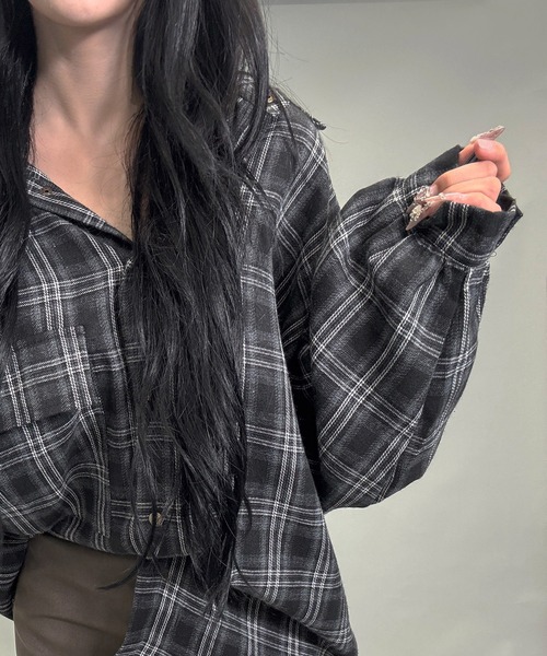 FOLLOWIN(フォロウィン)の「ユニセックスY2Kスタイルビッグシルエットチェックシャツ(シャツ/ブラウス・レディース・ブラック/ブラウン・FREE)」の8枚目の写真