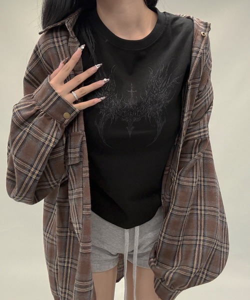 FOLLOWIN(フォロウィン)の「ユニセックスY2Kスタイルビッグシルエットチェックシャツ(シャツ/ブラウス・レディース・ブラック/ブラウン・FREE)」の16枚目の写真