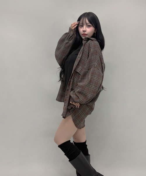 FOLLOWIN(フォロウィン)の「ユニセックスY2Kスタイルビッグシルエットチェックシャツ(シャツ/ブラウス・レディース・ブラック/ブラウン・FREE)」の13枚目の写真
