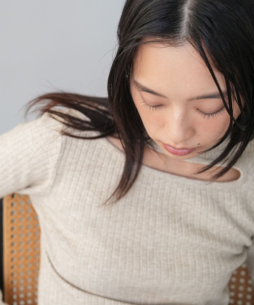 mili an deni(ミリアンデニ)の「ボトルネックリブニットプルオーバー(ニット/セーター・レディース・ブラウン/ベージュ/ブラック・M)」の11枚目の写真