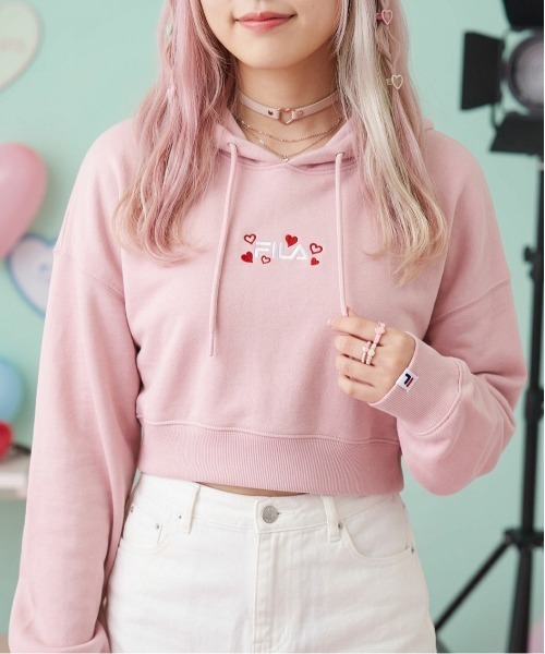 FILA(フィラ)の「PULLOVER HOODIE(パーカー・レディース・アイボリー/ピンク/ブラック・L/M/XL)」の3枚目の写真