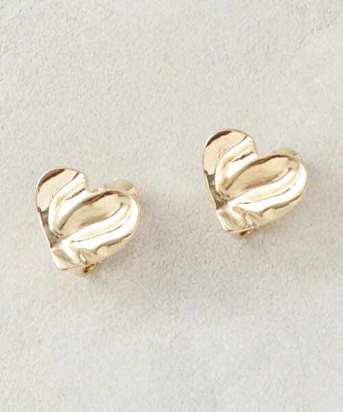 OPAQUE.CLIP（オペークドットクリップ）の「変型ハートモチーフイヤリング（イヤリング・レディース・ゴールド/シルバー・00）」の3枚目の写真