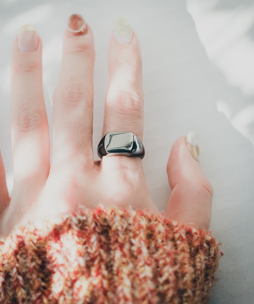ARCHIVER(アーカイバ)の「【RES】【CALM(カーム)】BRASS Square Signet Ring(リング・レディース・シルバー/ゴールド/ブラック・13号/15号/11号/9号)」の8枚目の写真