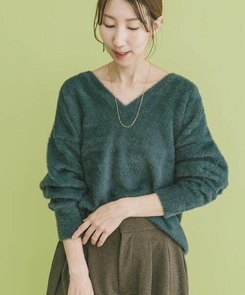 ITEMS URBANRESEARCH（アイテムズ アーバンリサーチ）の「ミニシャギーVネックニット（ニット/セーター・レディース・チャコールグレー/アイボリー/グリーン・FREE）」の3枚目の写真