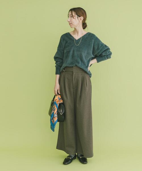 ITEMS URBANRESEARCH（アイテムズ アーバンリサーチ）の「ミニシャギーVネックニット（ニット/セーター・レディース・チャコールグレー/アイボリー/グリーン・FREE）」の8枚目の写真