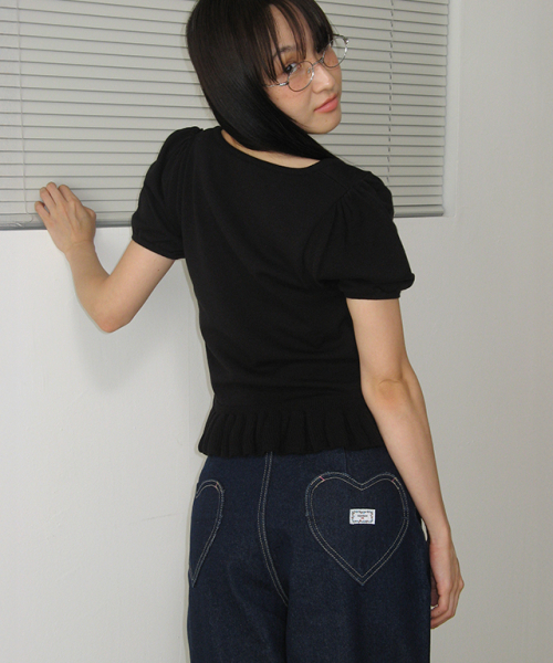 RONRON(ロンロン)の「PUFF SLEEVE RUFFLE KNIT BLACK(Tシャツ/カットソー・レディース・その他・FREE)」の3枚目の写真