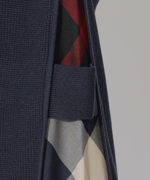 CB CRESTBRIDGE（シービークレストブリッジ）の「サイドチェック切替ニットワンピース（ワンピース・レディース・ダークネイビー/ブラック/ベージュ・M）」の4枚目の写真