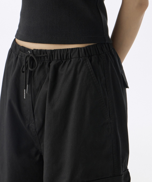MUSINSA STANDARD WOMAN（ムシンサスタンダードウーマン）の「ウィメンズコットンパラシュートカーゴパンツ[ブラック]（スウェットパンツ・レディース・その他・30/24/26/28/22）」の9枚目の写真