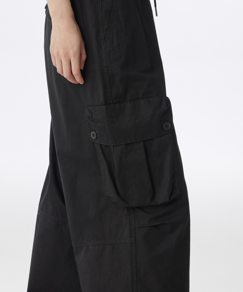 MUSINSA STANDARD WOMAN（ムシンサスタンダードウーマン）の「ウィメンズコットンパラシュートカーゴパンツ[ブラック]（スウェットパンツ・レディース・その他・30/24/26/28/22）」の3枚目の写真