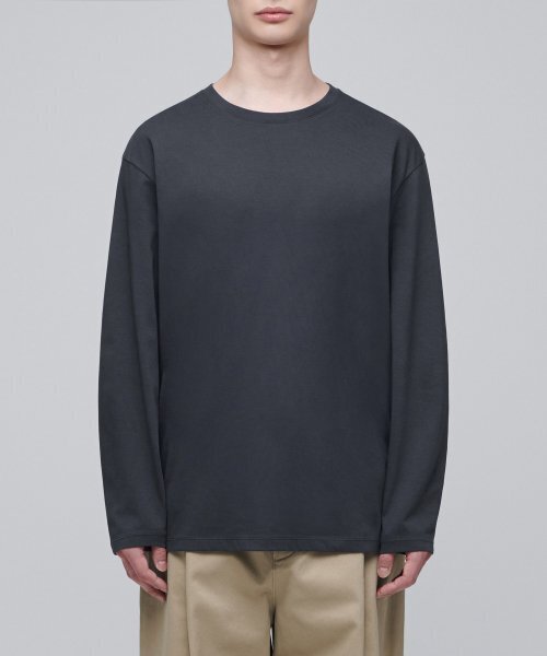 MUSINSA STANDARD（ムシンサスタンダード）の「スーピマリラックスドクルーネック長袖Tシャツ[ダークグレー]（Tシャツ/カットソー・メンズ・その他・MEDIUM/X-LARGE/XX-LARGE/LARGE）」の2枚目の写真