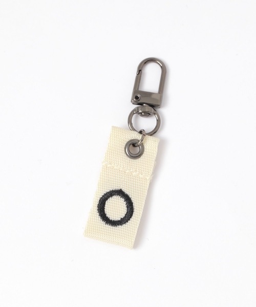 studio CLIP（スタディオクリップ）の「【daily CLIP】レターチャーム アイボリー（キーホルダー・レディース・シルバーグレー/ライトグレー/ホワイト/ライトピンク/ベビーピンク/ブラック/その他6/グレー/オフホワイト/その他7/その他4/その他8/その他3/その他2/その他1/梅/桜/チャコール/ダークグレー/その他5/ピンク/スモーク/サンドグレー/その他9・FREE）」の5枚目の写真