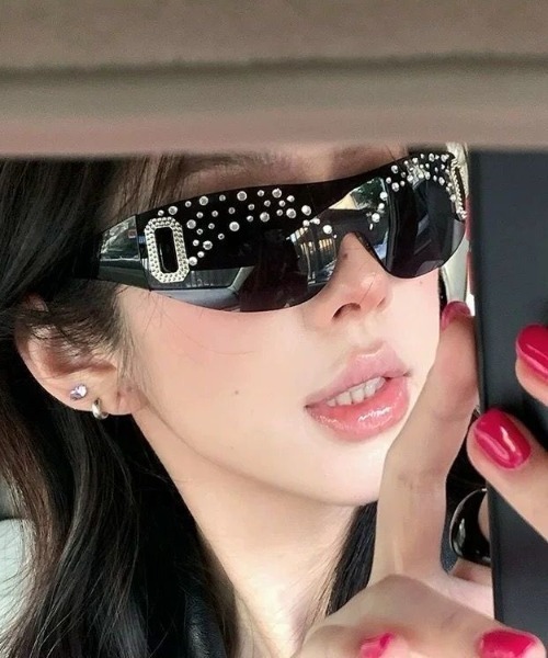 ViViDAY（ビビデー）の「ストーンサングラス（サングラス・レディース・ブラック・FREE）」の8枚目の写真