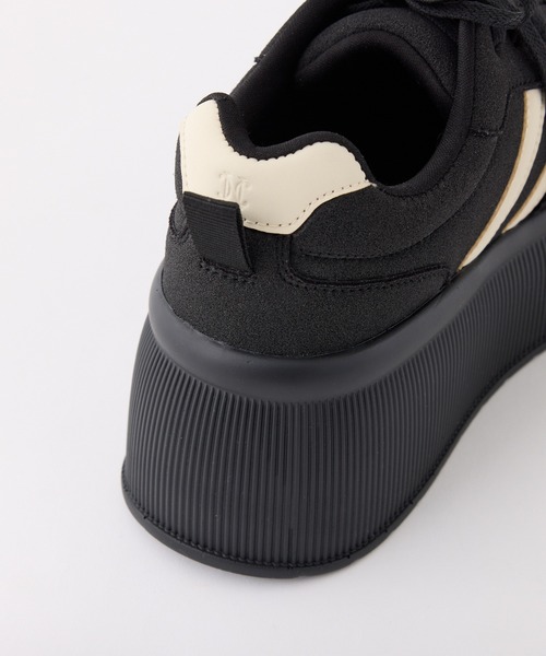 one after another NICE CLAUP(ワンアフターアナザーナイスクラップ)の「カバー付きカスタムスニーカー(スニーカー・レディース・ベージュ/ブラック・M/L/S)」の13枚目の写真