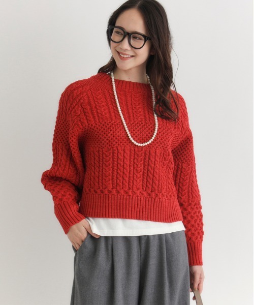 Right-on（ライトオン）の「【HONEYSUCKLE ROSE】ケーブルショートセーター (リラックスシルエット/上品デザイン/カジュアルスタイル)（ニット/セーター・レディース・グレー/キナリ/レッド・M/L/S）」の12枚目の写真