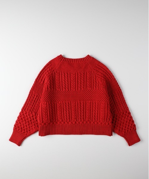 Right-on（ライトオン）の「【HONEYSUCKLE ROSE】ケーブルショートセーター (リラックスシルエット/上品デザイン/カジュアルスタイル)（ニット/セーター・レディース・グレー/キナリ/レッド・M/L/S）」の17枚目の写真