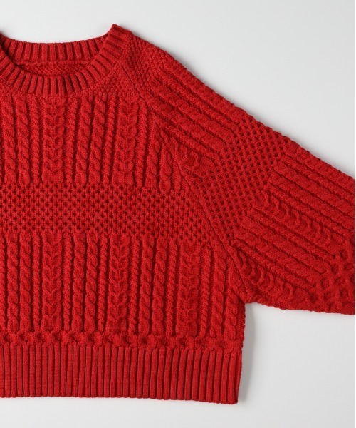 Right-on（ライトオン）の「【HONEYSUCKLE ROSE】ケーブルショートセーター (リラックスシルエット/上品デザイン/カジュアルスタイル)（ニット/セーター・レディース・グレー/キナリ/レッド・M/L/S）」の19枚目の写真