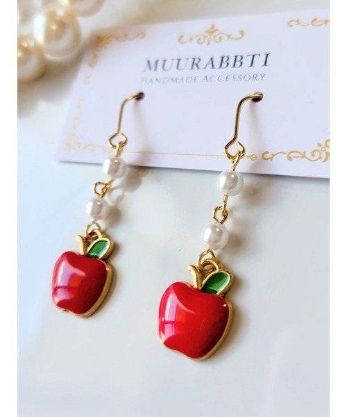 VIBGYOR(ヴィブジョー)の「【MUURABBTI】りんごとパールのピアス(MA)(ピアス(両耳用)・レディース・レッド・FREE)」の2枚目の写真