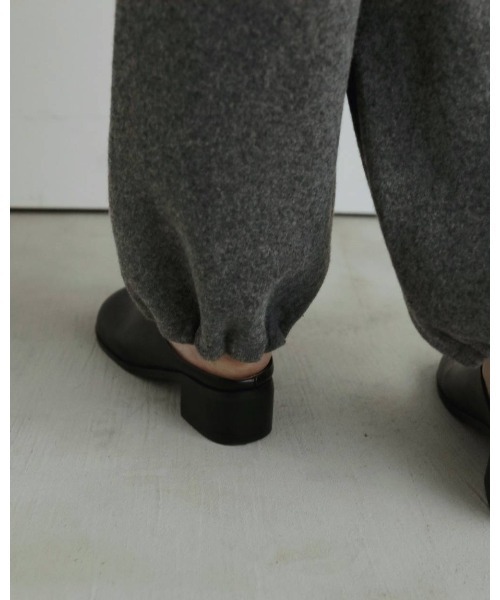 anuke（アンヌーク）の「Wool Drawstring Pants（デニムパンツ・レディース・グレー/チャコールグレー・36inch/38inch）」の4枚目の写真