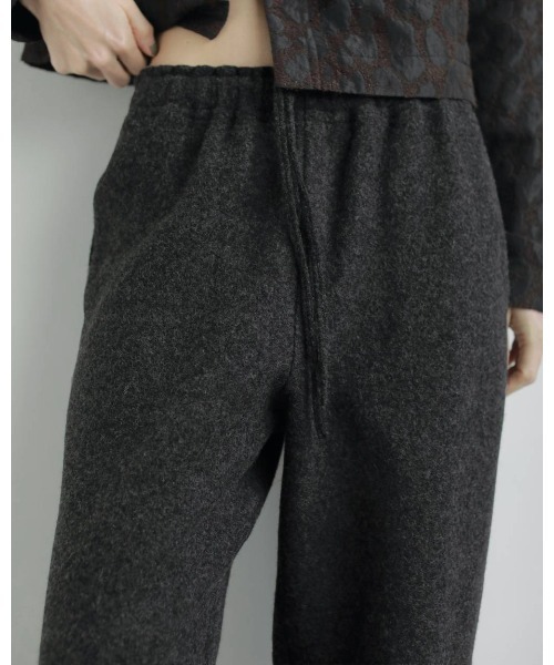 anuke（アンヌーク）の「Wool Drawstring Pants（デニムパンツ・レディース・グレー/チャコールグレー・36inch/38inch）」の7枚目の写真