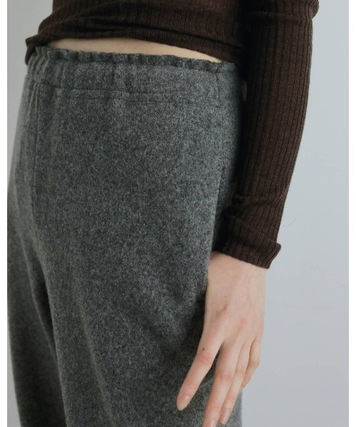 anuke（アンヌーク）の「Wool Drawstring Pants（デニムパンツ・レディース・グレー/チャコールグレー・36inch/38inch）」の8枚目の写真