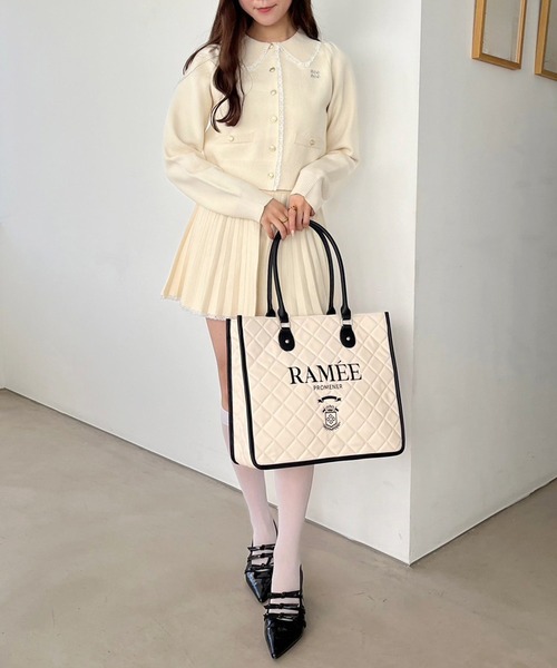 one after another NICE CLAUP（ワンアフターアナザーナイスクラップ）の「【WEB限定】キルティング刺しゅうトートバッグ/A4サイズ対応（トートバッグ・レディース・ブラック/アイボリー/ベージュ・FREE）」の4枚目の写真