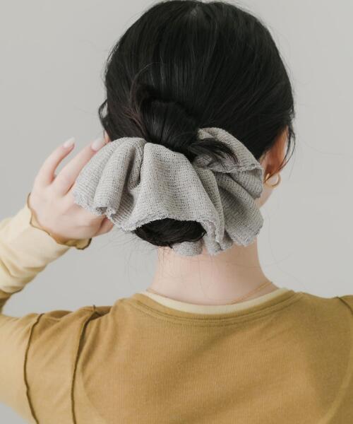 SMELLY（スメリー）の「ニットボリュームシュシュ（シュシュ・レディース・ライトグレー・-）」の3枚目の写真