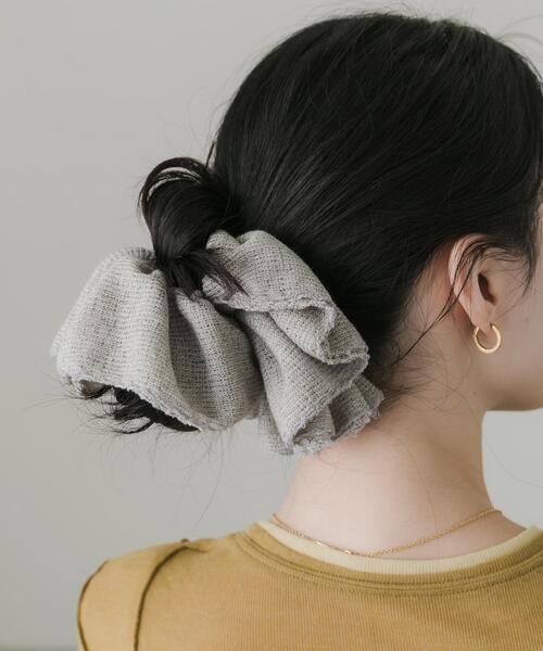 SMELLY（スメリー）の「ニットボリュームシュシュ（シュシュ・レディース・ライトグレー・-）」の5枚目の写真